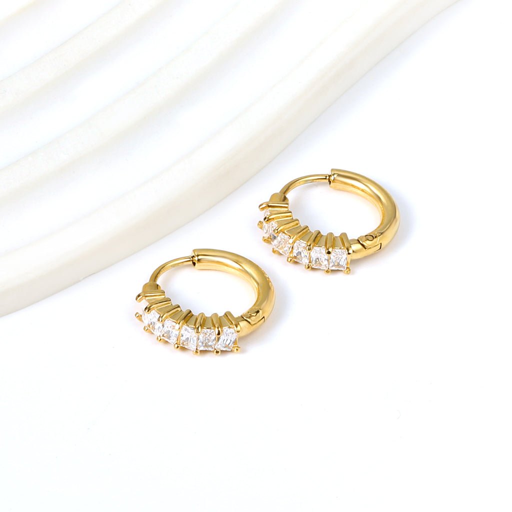 Mira Huggie Earrings in Gold