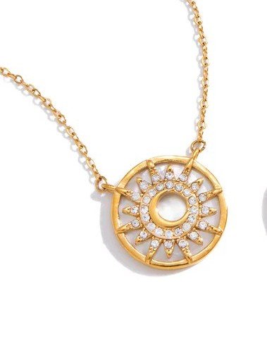 Vera Crystal Pendant Necklace in Gold