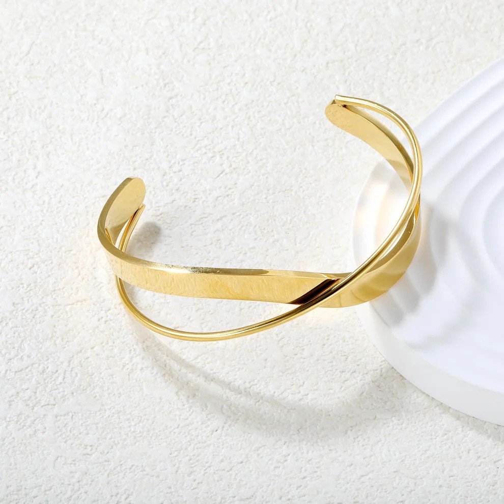 Lilly Cuff Bracelet in Gold