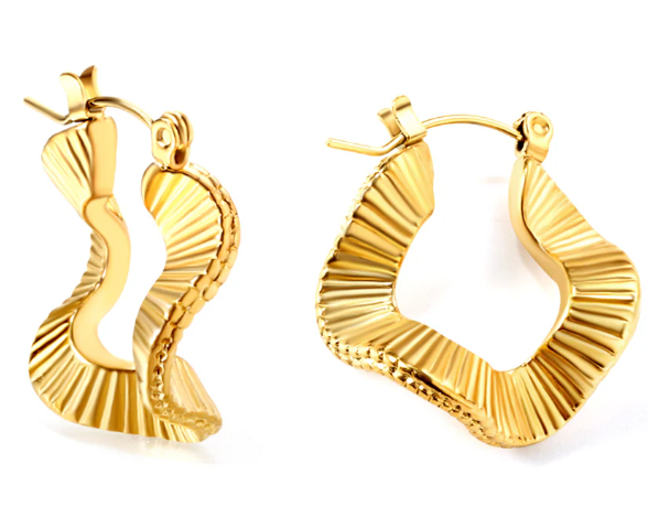 Etta Curvy Hoop Earrings in Gold