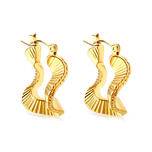 Etta Curvy Hoop Earrings in Gold