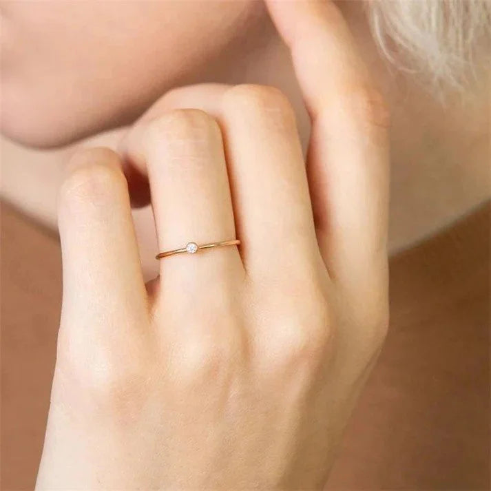 Mia Slim Ring in Gold